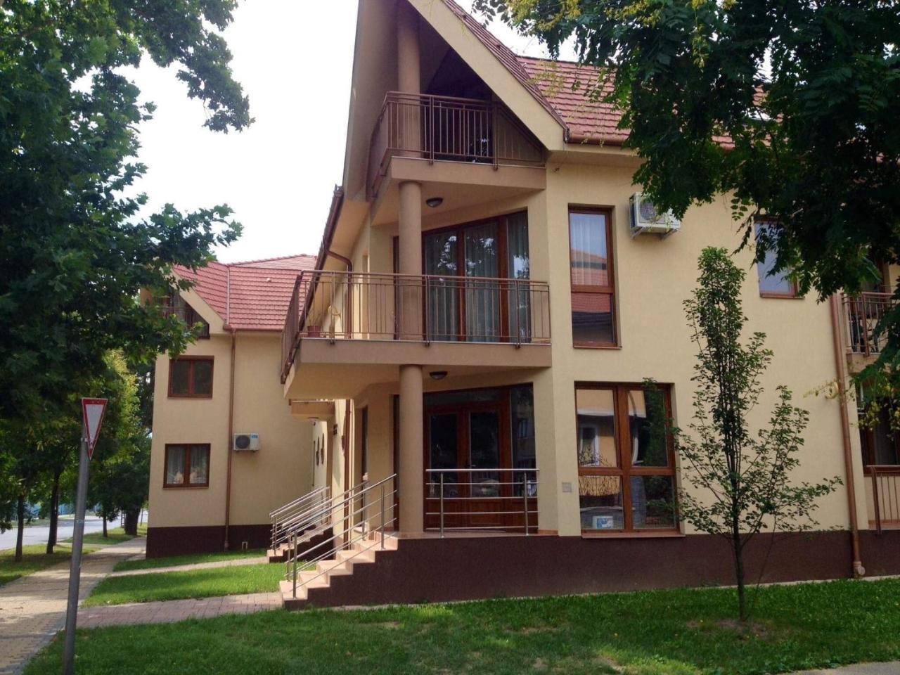 My Home Apartman Hajduszoboszlo Luaran gambar